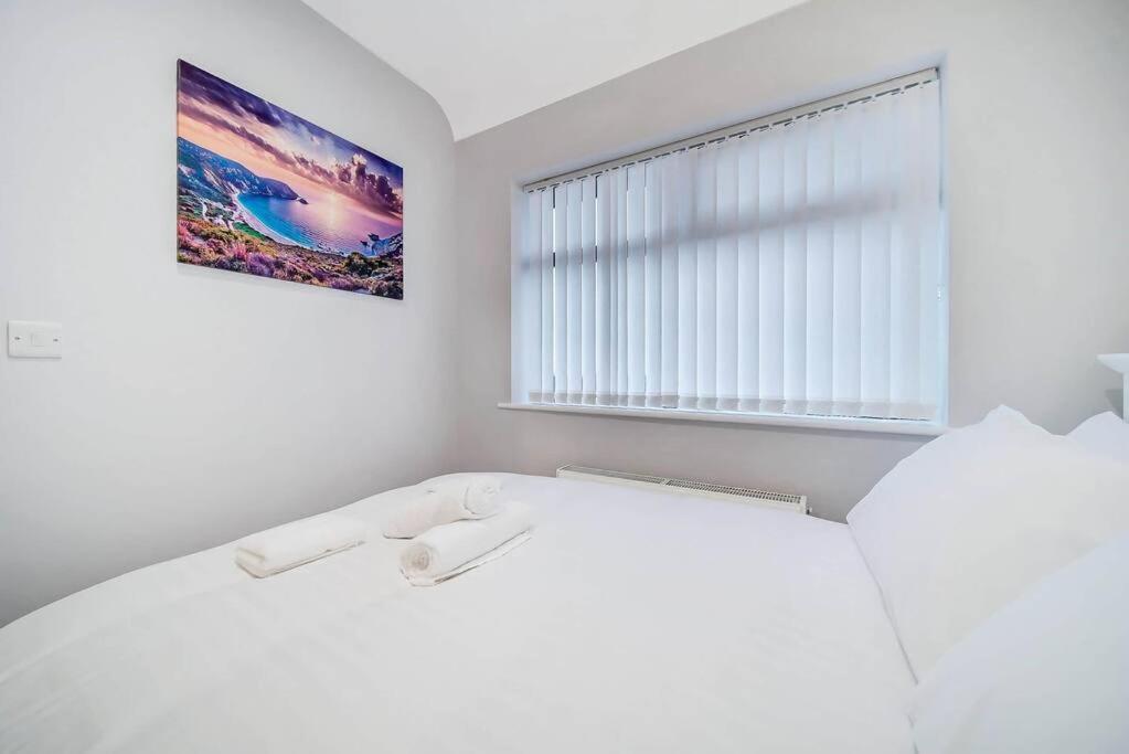 Ardoyne Lodge 'Sleeping 4 Guests' Belfast Dış mekan fotoğraf