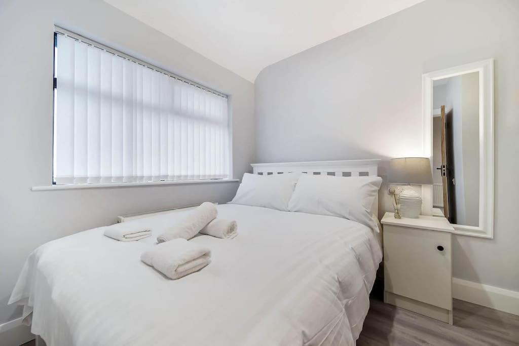 Ardoyne Lodge 'Sleeping 4 Guests' Belfast Dış mekan fotoğraf