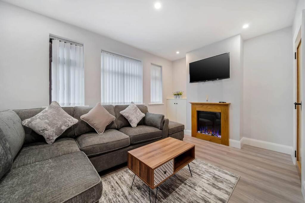 Ardoyne Lodge 'Sleeping 4 Guests' Belfast Dış mekan fotoğraf